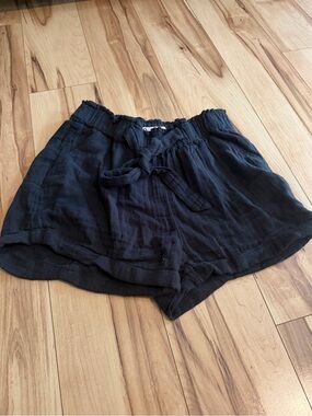 Black Elastic-Waist Tie Shorts